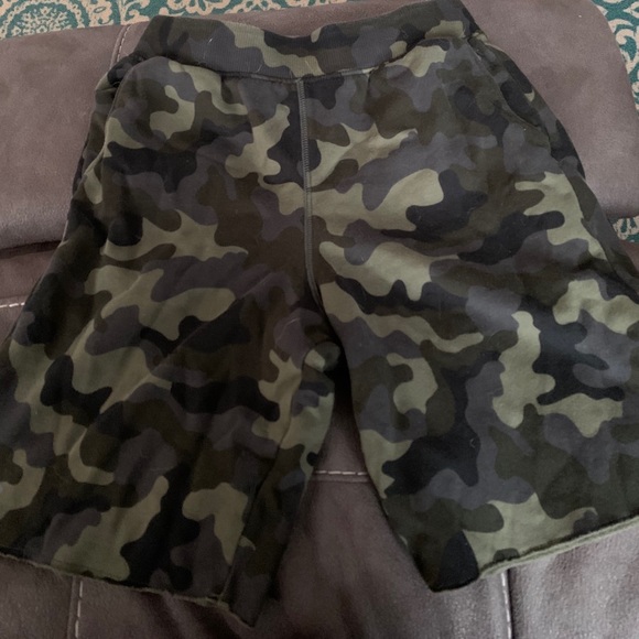 Under Armor Camo shorts - Picture 1 of 4